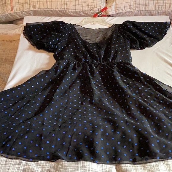 Vintage cocktail length dress by Zarnett of Toronto. - Picture 13 of 14